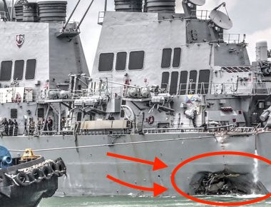 Στην Σιγκαπούρη το «λαβωμένο» «USS John S. McCain» μετά την σύγκρουση με δεξαμενόπλοιο ελληνικών συμφερόντων (βίντεο)